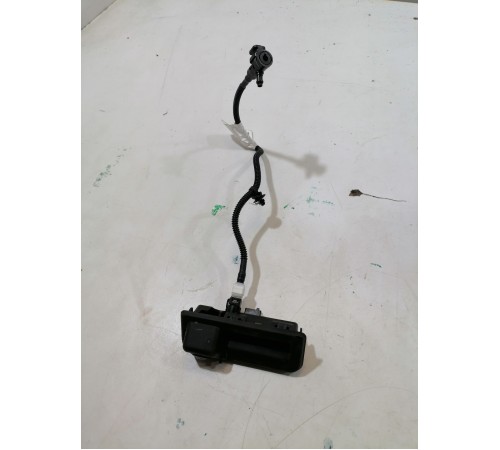 Камера заднего вида с кнопкой открывания багажника