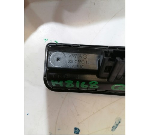 Камера заднего вида с кнопкой открывания багажника