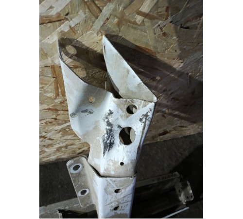 Усилитель бампера задний