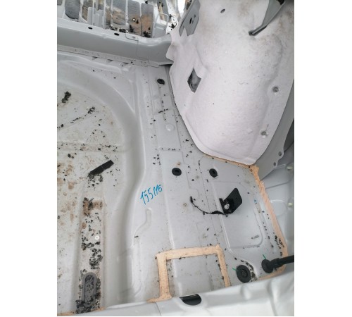 Ниша багажника запасного колеса