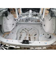 Ниша багажника запасного колеса