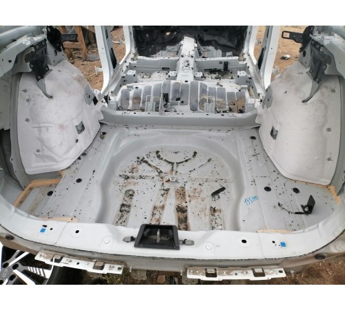 Ниша багажника запасного колеса