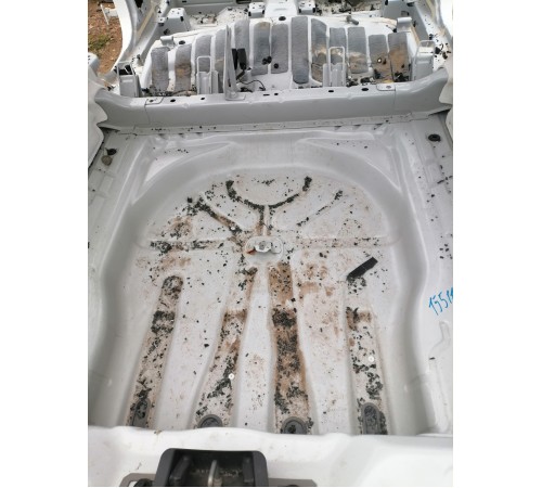 Ниша багажника запасного колеса