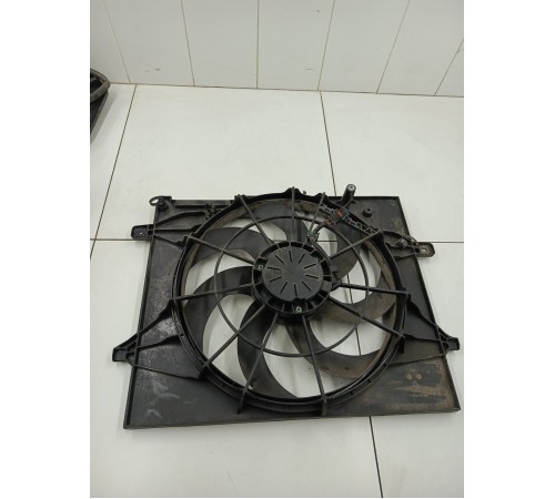 Диффузор радиаторов с вентилятором охлаждения двигателя