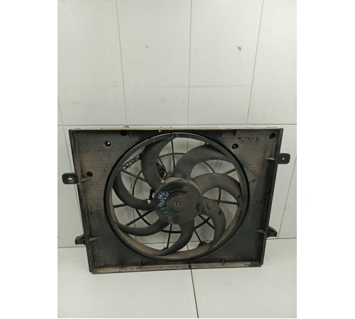 Диффузор радиаторов с вентилятором охлаждения двигателя