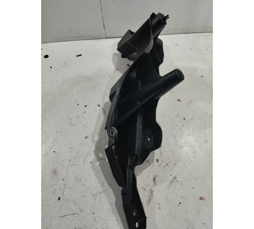 Кронштейн(крепление) полки багажника задний правый