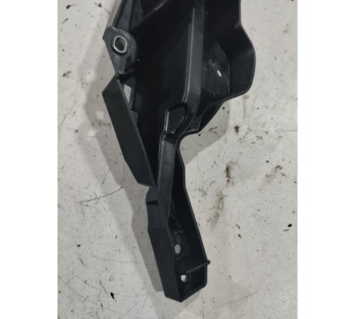 Кронштейн(крепление) полки багажника задний правый