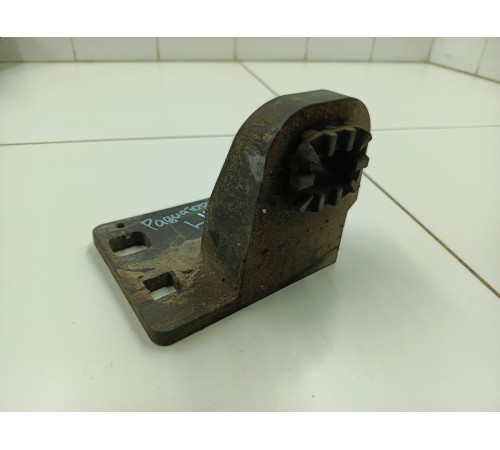 Кронштейн радиатора левый