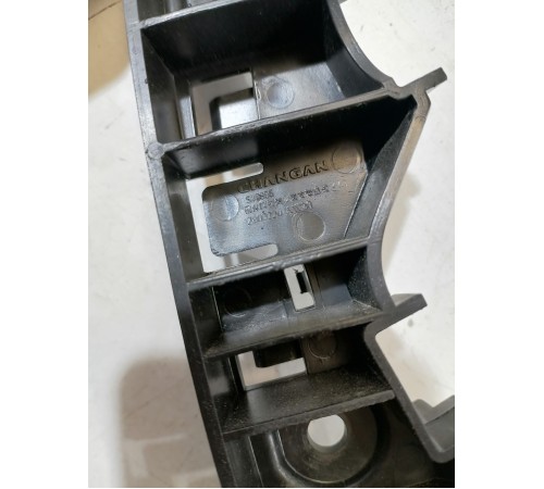 Кронштейн переднего бампера правый