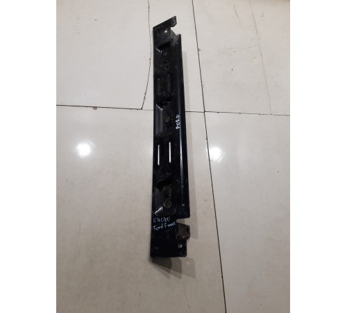 Кронштейн накладки ступеньки переднего бампера