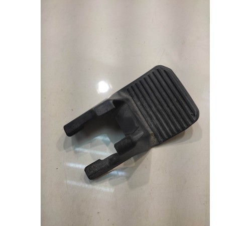 Заглушка крепления сиденья(передняя левая)