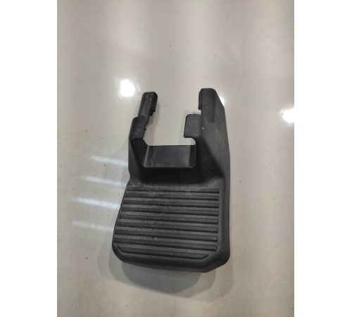 Заглушка крепления сиденья(передняя левая)