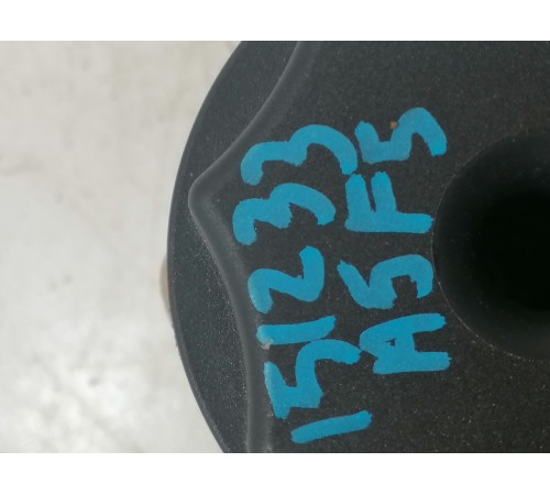 Болт крепления запасного колеса