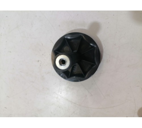 Болт крепления запасного колеса