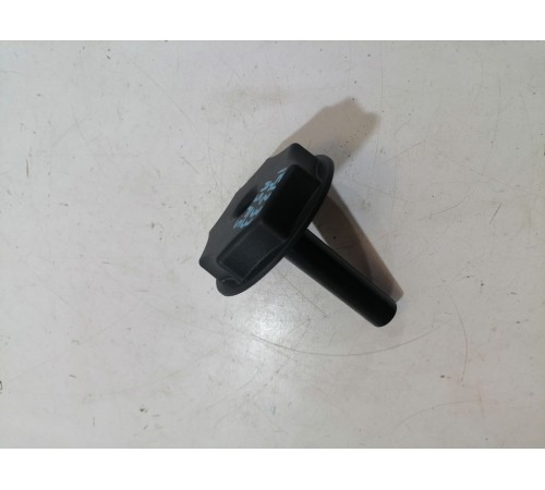 Болт крепления запасного колеса