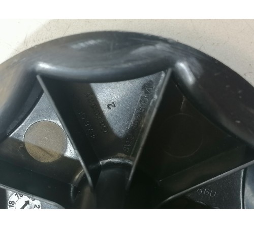 Болт крепления запасного колеса