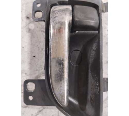 Ручка двери (задняя левая внутренняя)