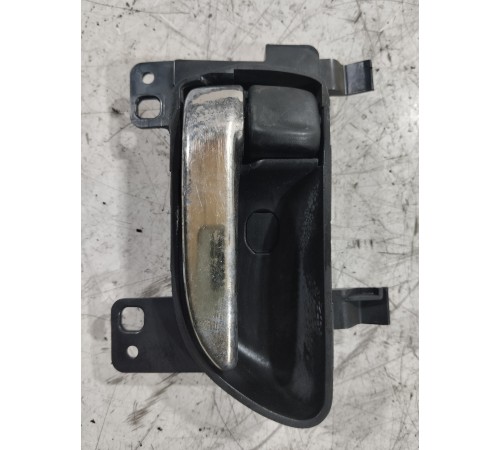 Ручка двери (задняя левая внутренняя)