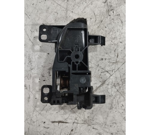 Ручка двери (задняя левая внутренняя)