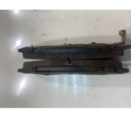 Тормозные колодки (передние)