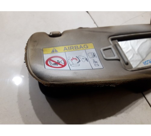 Козырёк солнцезащитный (правый)