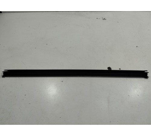 Уплотнитель стекла (задний левый внутренний)