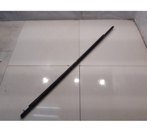 Нижний молдинг стекла (передний,правый)