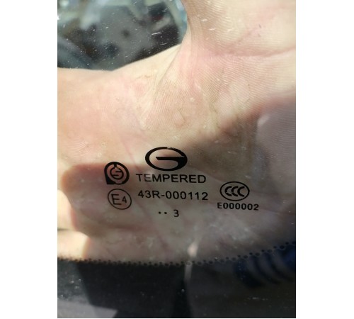 Стекло кузовное глухое, переднее левое