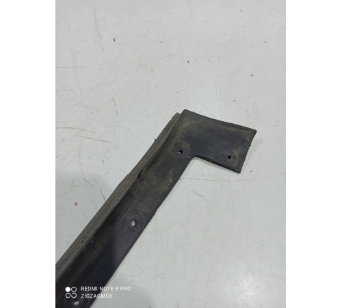 Уплотнитель задней арки правый