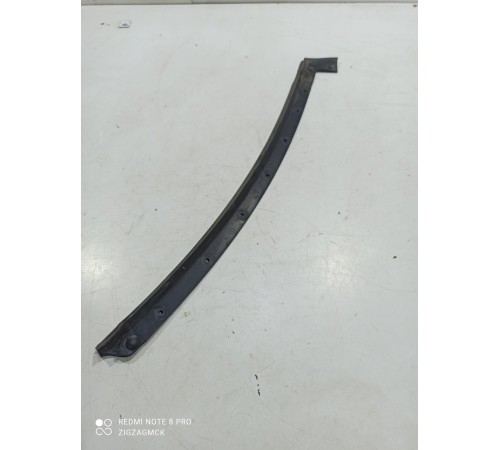 Уплотнитель задней арки правый