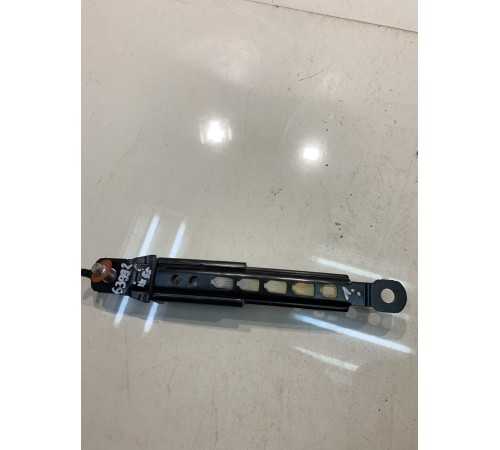 Регулятор высоты ремня безопасности (левый)