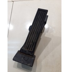 Педаль акселератора