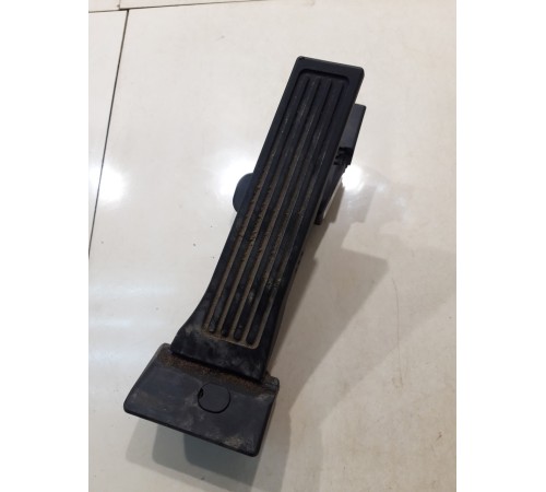 Педаль акселератора