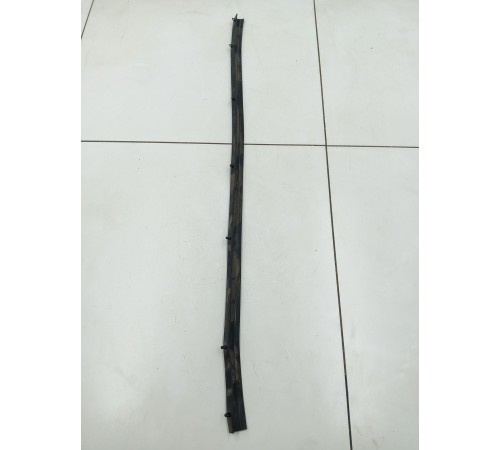 Уплотнитель капота