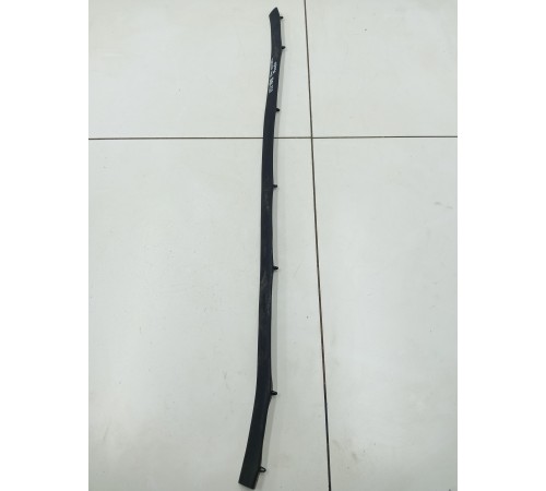 Уплотнитель капота