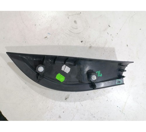 Уголок передний левый 