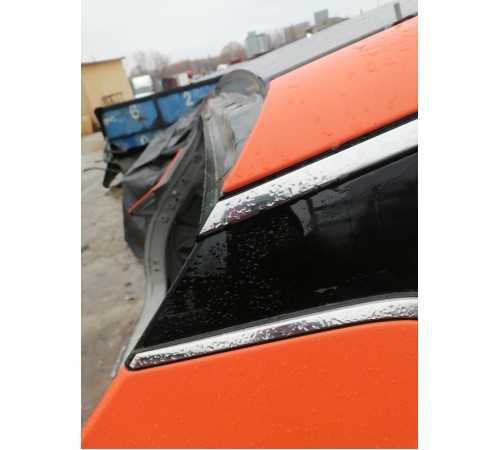 Стекло заднее правое глухое форточка