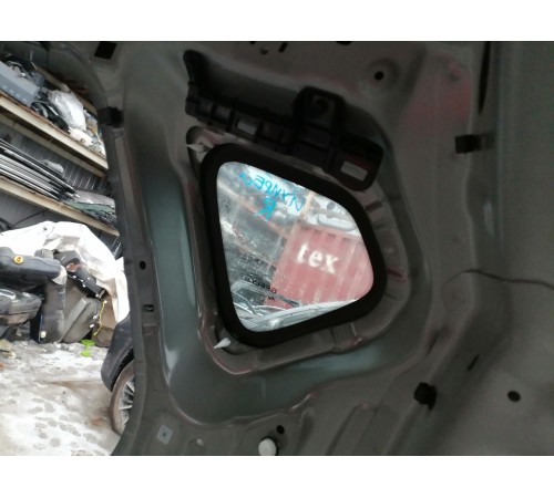 Стекло заднее правое глухое форточка