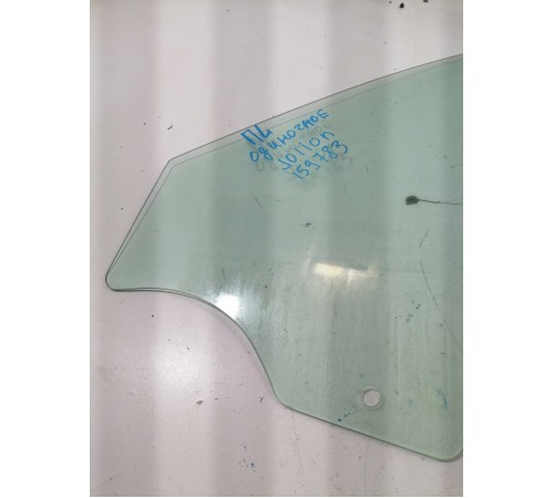 Стекло двери переднее левое