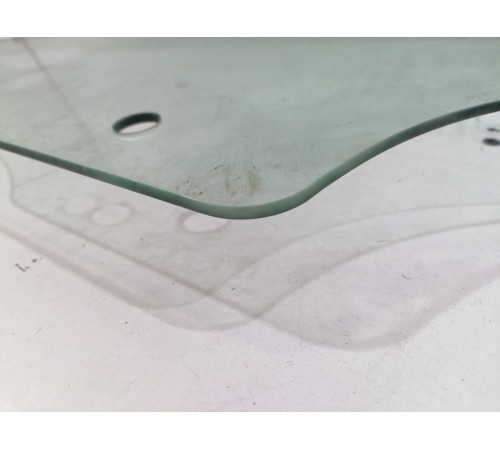 Стекло двери переднее левое