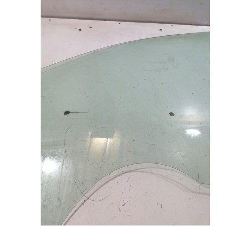 Стекло двери переднее левое