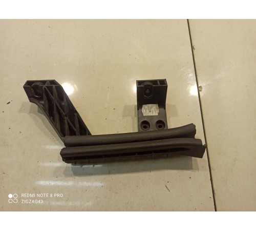 Направляющая стекла двери (задняя правая)