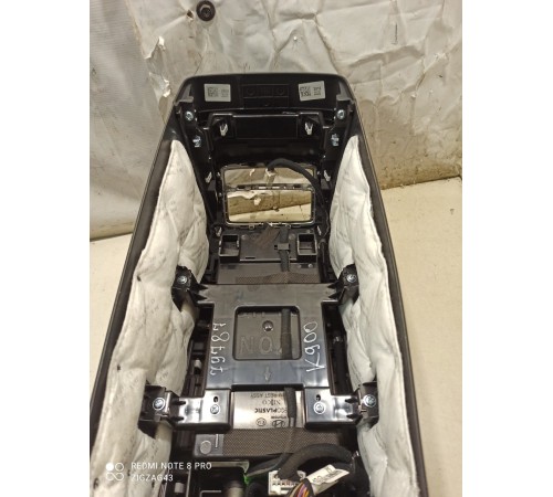 Центральная консоль с подлокотником