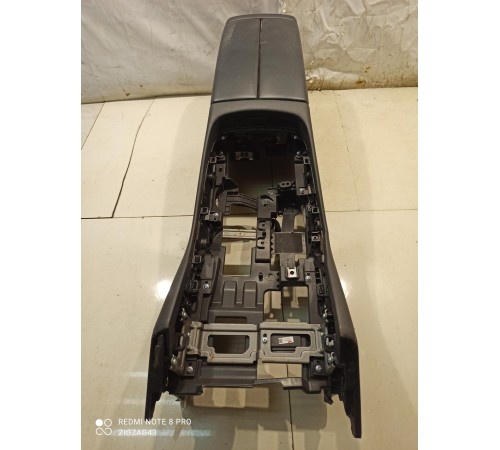 Центральная консоль с подлокотником