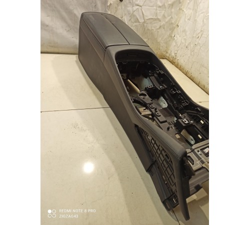 Центральная консоль с подлокотником