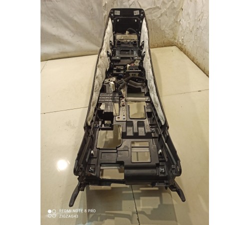 Центральная консоль с подлокотником