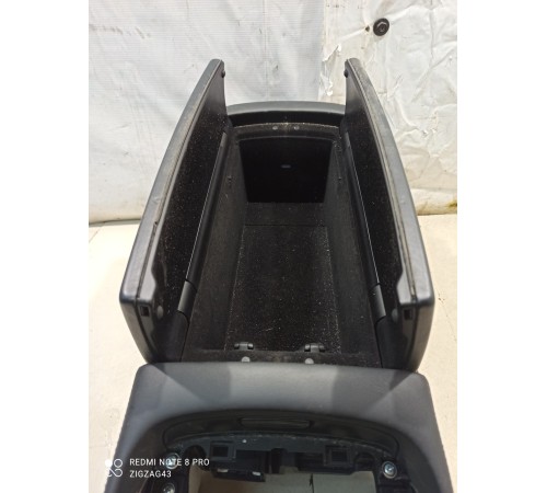 Центральная консоль с подлокотником