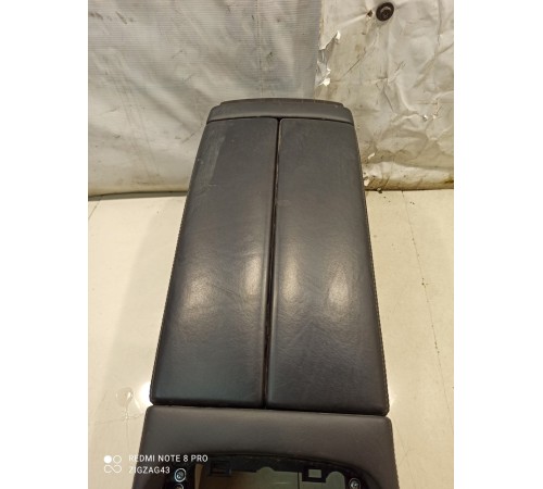 Центральная консоль с подлокотником