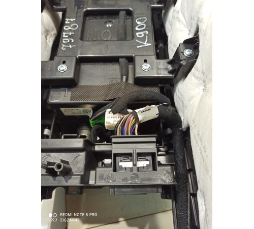 Центральная консоль с подлокотником