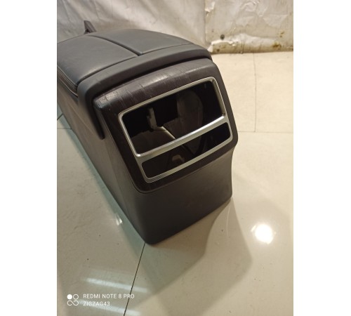 Центральная консоль с подлокотником